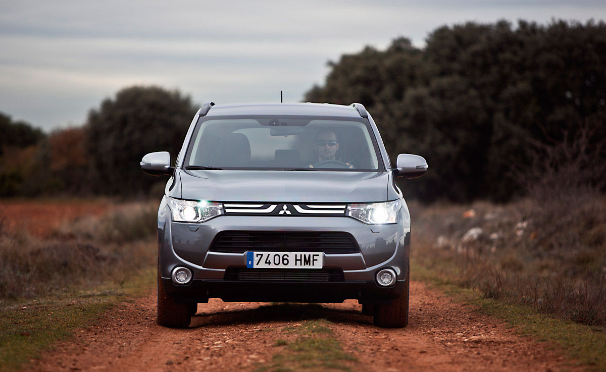 Outlander Geländewagen (2012 - 2022)