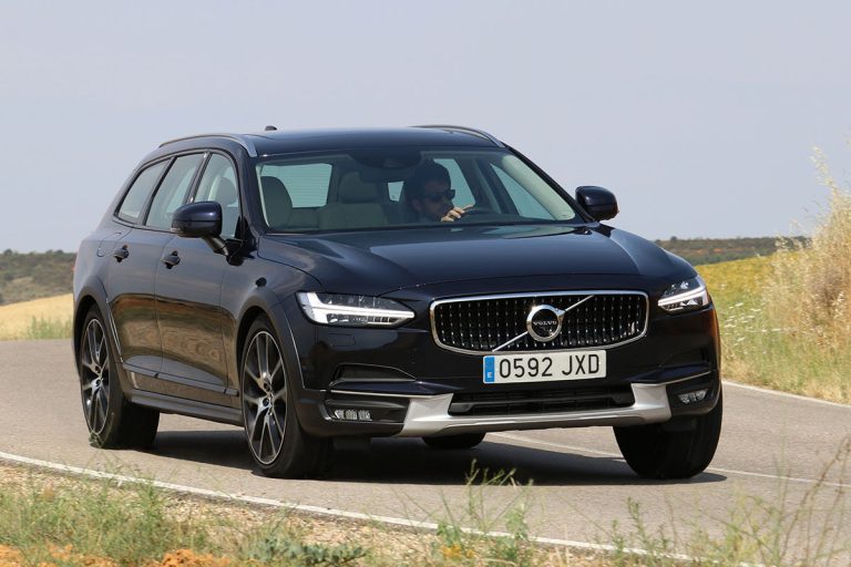 V90 Cross